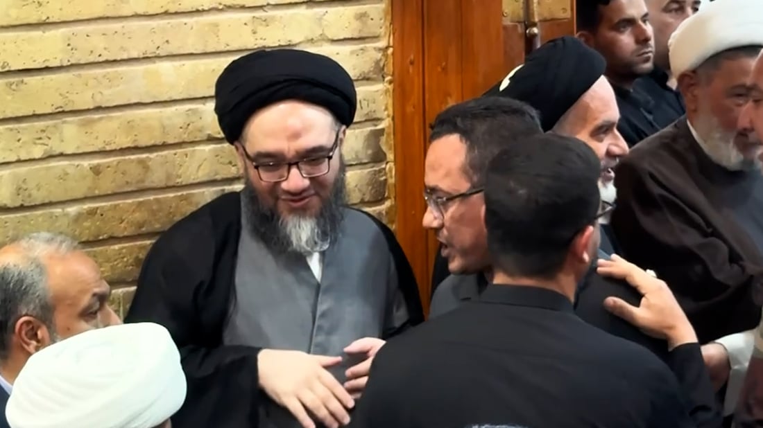 فيديو: أبناء المرجع الأعلى علي السيستاني يستقبلون المعزين في النجف