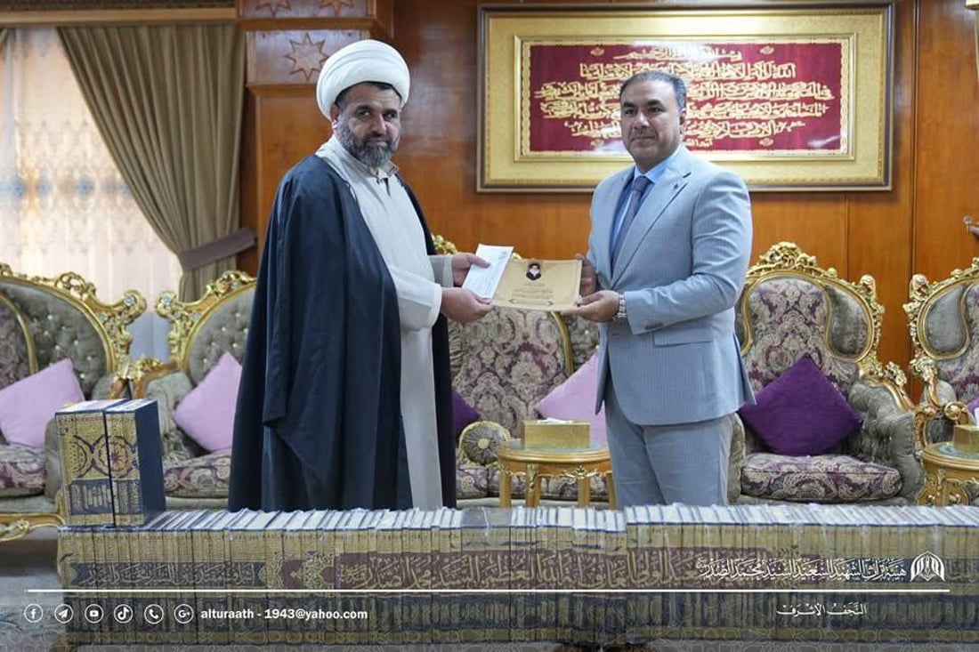 صور: الصدر يهدي الجامعات العراقية مؤلفات والده