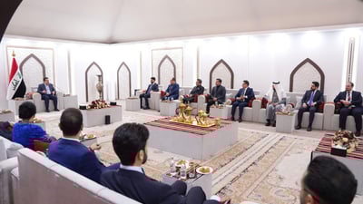 Iraqi PM meets satellite TV hosts, discusses government performance, press freedom