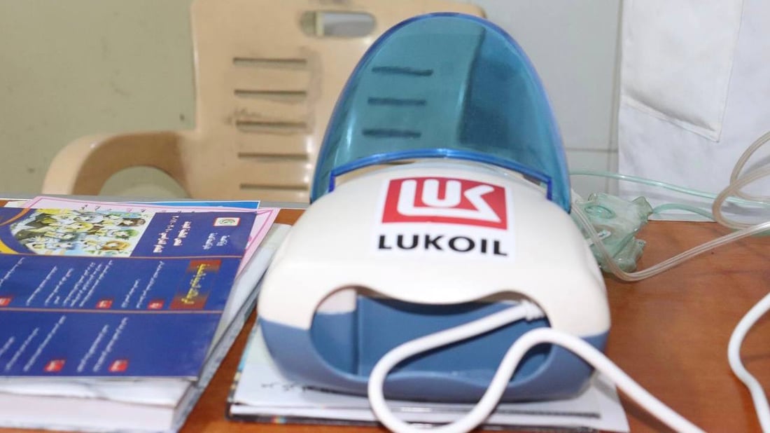 عملاق النفط الروسي يدعم مراكز الصحة بالأجهزة الطبية شمالي البصرة