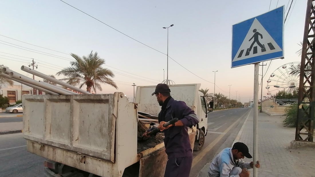 صور: النقال ممنوع بين الكويت والبصرة.. علامات مرورية جديدة في سفوان