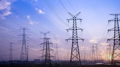 تراجع تجهيز ديالى بالكهرباء بعد توقف الخط الإيراني.. وطهران توضح