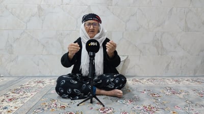 دایە ئاڵتونی دوعامان بۆ دەکات