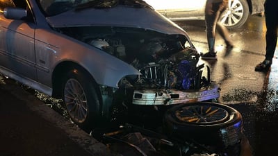 فيديو: سببه انفجار الإطار.. مشاهد مرعبة لحادث اصطدام بين BMW وشانجان