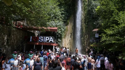 له‌ دهۆك ژماره‌ى زۆرى مه‌زره‌عه‌ گه‌شتیارییه‌كان هه‌ڕه‌شه‌ له‌ 160 ئوتێل و مۆتێله‌كان ده‌كه‌ن‌