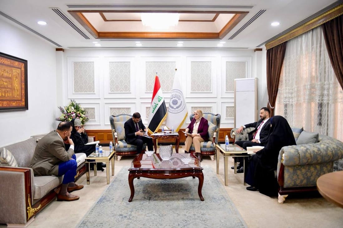 ازدحام في مكتب وزيرة المالية.. 19 نائباً يناقشون الموازنة مع طيف سامي