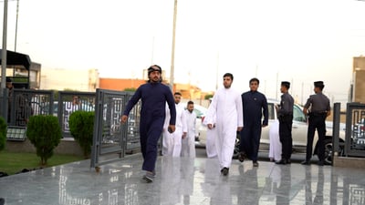 عيد سعيد في الرمادي.. مظاهر الفرح عمت جامع الداموك بعد الصلاة (فيديو)