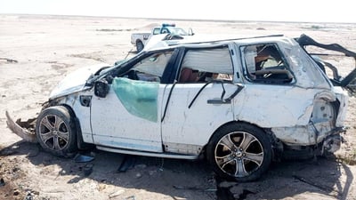 صور: مصرع شخص وإصابة 2 آخرين في انقلاب “رانج روفر” على سريع المثنى