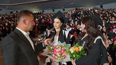 هەر خوێندکارە و بەپێی گیرفانی خۆی خەرجی خۆئامادەکردن بۆ ئاهەنگی دەرچوونیان دەکەن