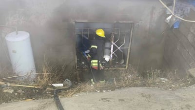 سۆپاى نەوت ئاگرى لە ماڵیک بەردا