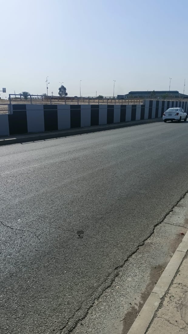 وقاية وجمالية.. كركوك تصلّح أسيجة الجسور والأنفاق وتصبغها (صور)