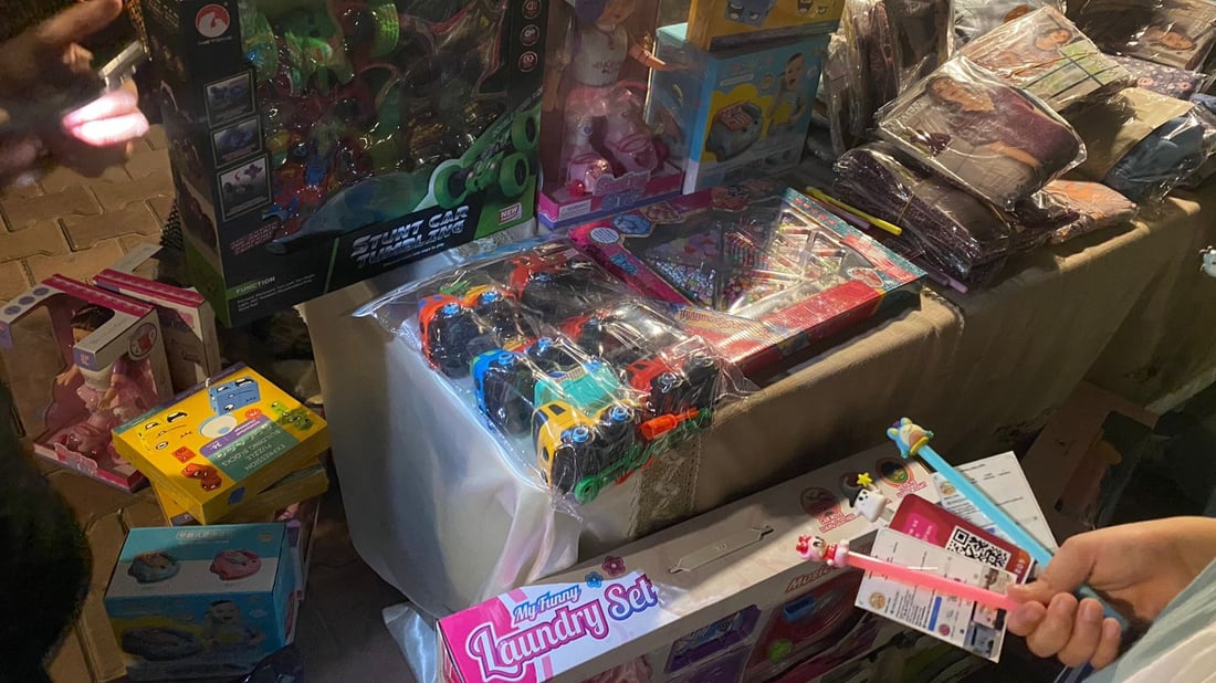 صور: سكان مجمع اليمامة في بغداد يتعرفون على بعضهم في بازار.. ونسخة أخرى في العيد