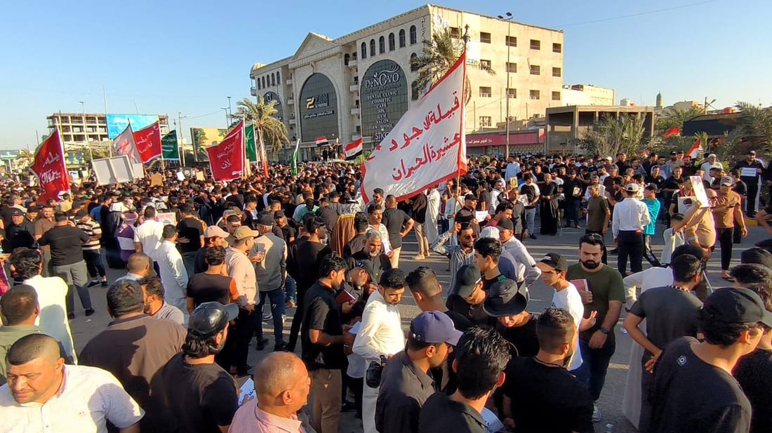 صور: حشود كبيرة وسط البصرة تندد بحرق المصحف وتطالب بطرد “العمالة” السويدية