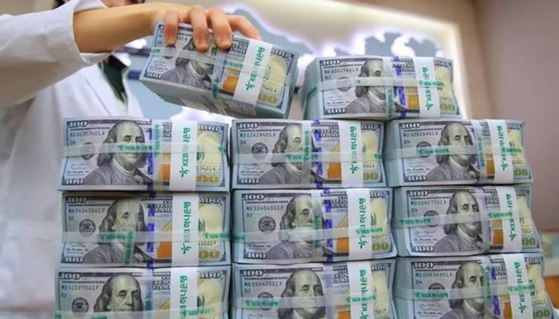 Iraqi intelligence agents raid money transfer company