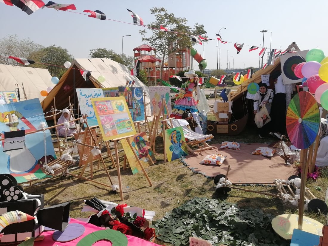 صور: صغيرات بابل يحتفلن تحت شمس الجنائن مع اللوحات والموسيقى