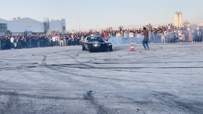 فيديو: 200 سيارة وتفحيط ومناورات ضمن مهرجان “كار شو” السليمانية