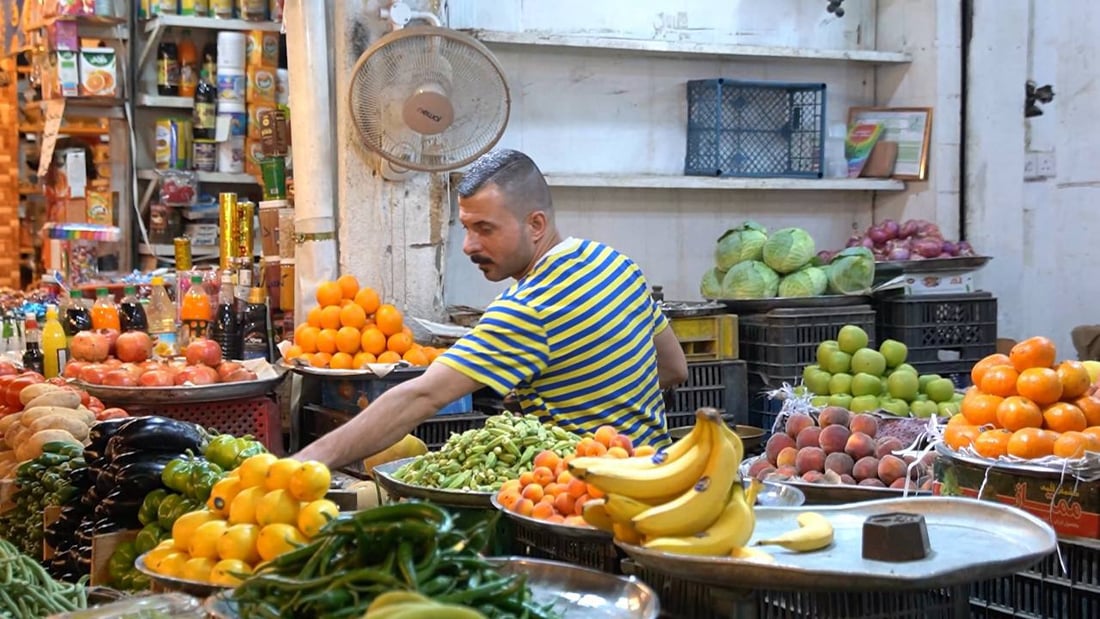 مسير الأربعين يرفع أسعار الفواكه والخضار في الكوت.. الطلب مرتفع والمنفذ مغلق (صور)