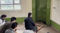 بانگبێژی و پێشنوێژی بۆ خوێندکاران و مامۆستایان  دەکات