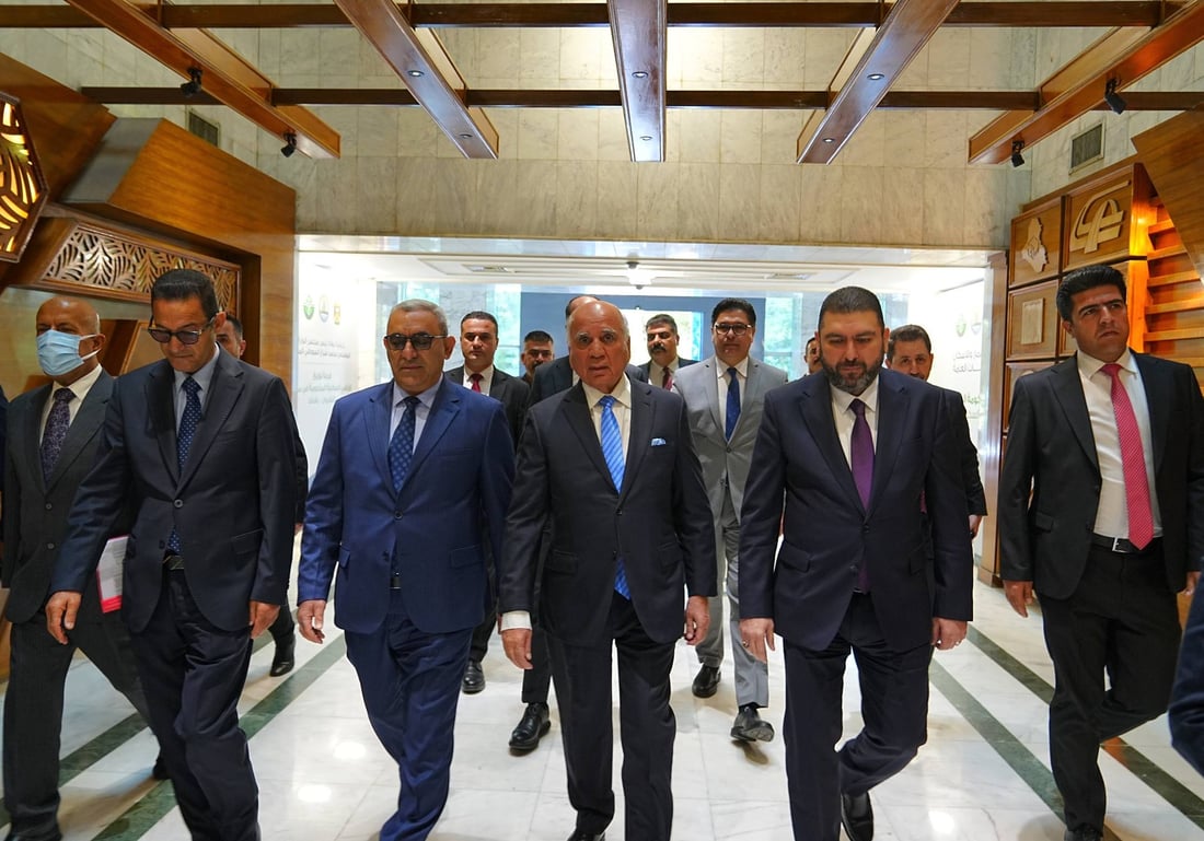فؤاد حسين يتسلّم إدارة وزارة الإعمار وكالة