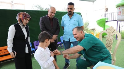 صور: فرق الصحة تبحث عن 240 ألف تلميذ في ميسان للقاحهم ضد الحصبة