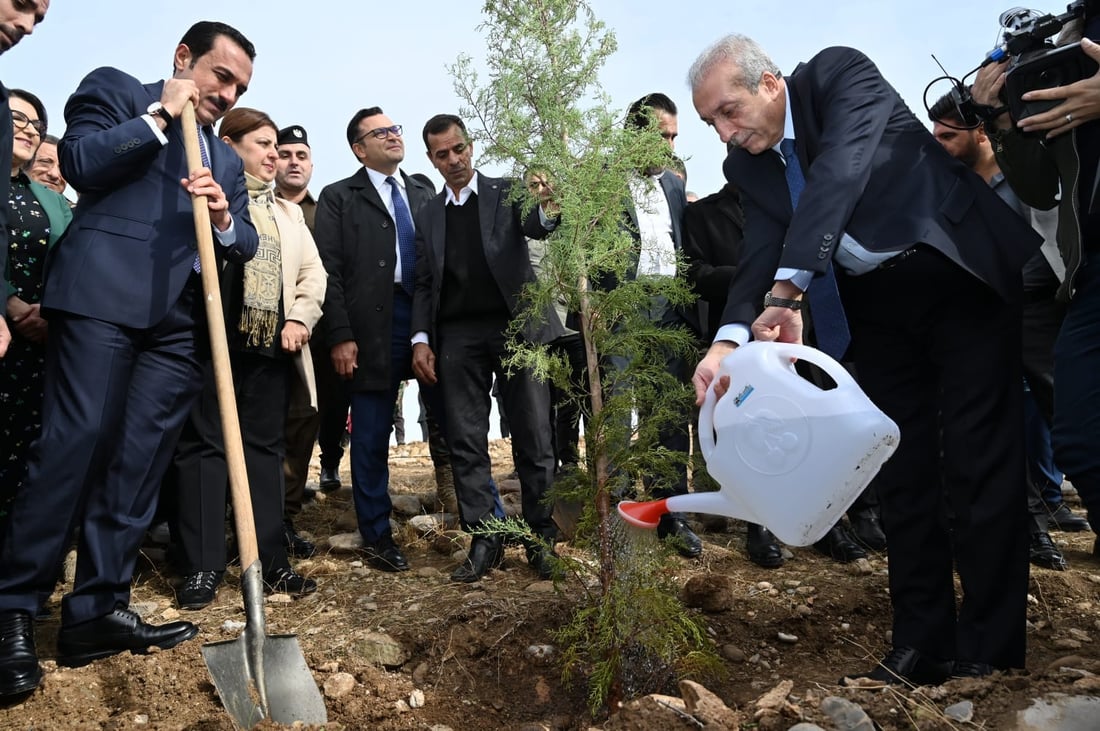 الوزير التركي غرس أول شجرة على مرتفعات كسنزان.. مشروع “NEFES” انطلق في أربيل