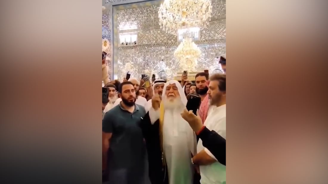 في مشهد مستفز.. العرعور يزور مرقد السيدة زينب ويخاطب العقيلة!