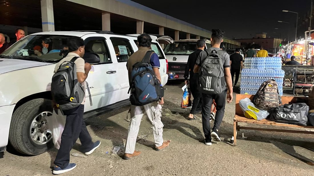 كراج البصرة الرئيسي لم يتوقف.. زيارة الموتى في مقبرة النجف طقس راسخ (صور)