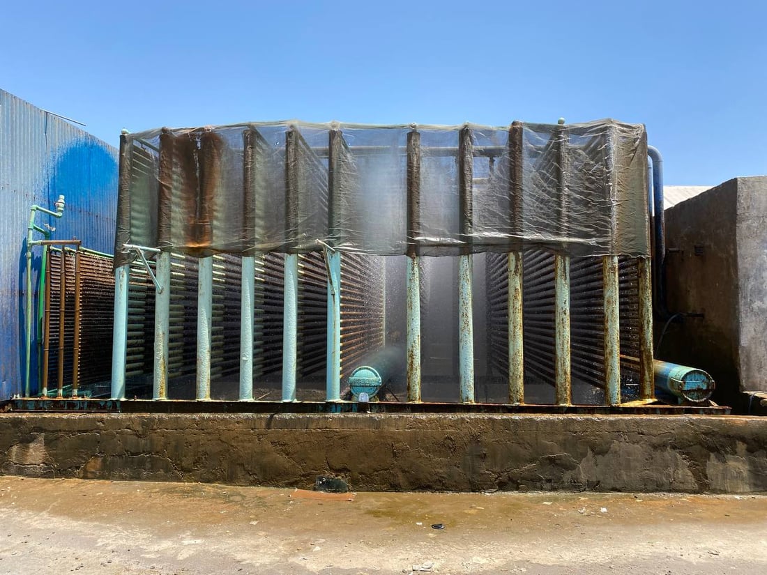 صور: آل مناحي في البصرة ينتجون الثلج الحلو منذ 70 عاماً والبيع بالمفرد لمنع الاحتكار