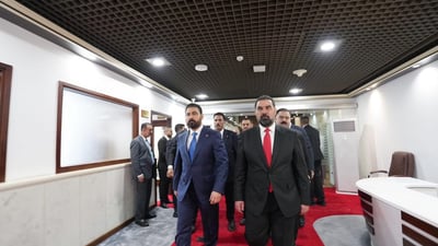 علي الزيدي يصل إلى مبنى البرلمان لحضور جلسة منح الثقة