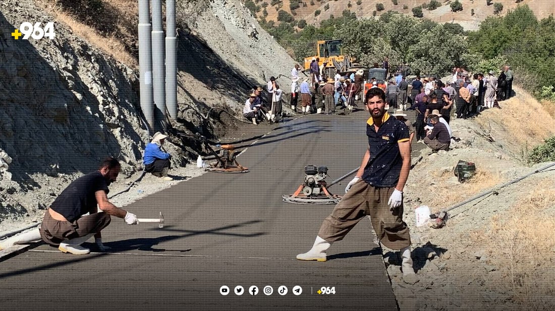 به‌ پاره‌ى خێرخوازى هه‌ر جاره‌ى به‌شێكی رێگاى گونده‌كه‌یان كۆنكرێت ده‌كه‌ن