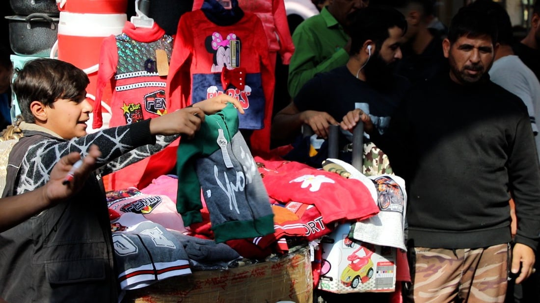 صور: سوق الديوانية مليء بعمالة الأطفال.. الأرخص والأفقر