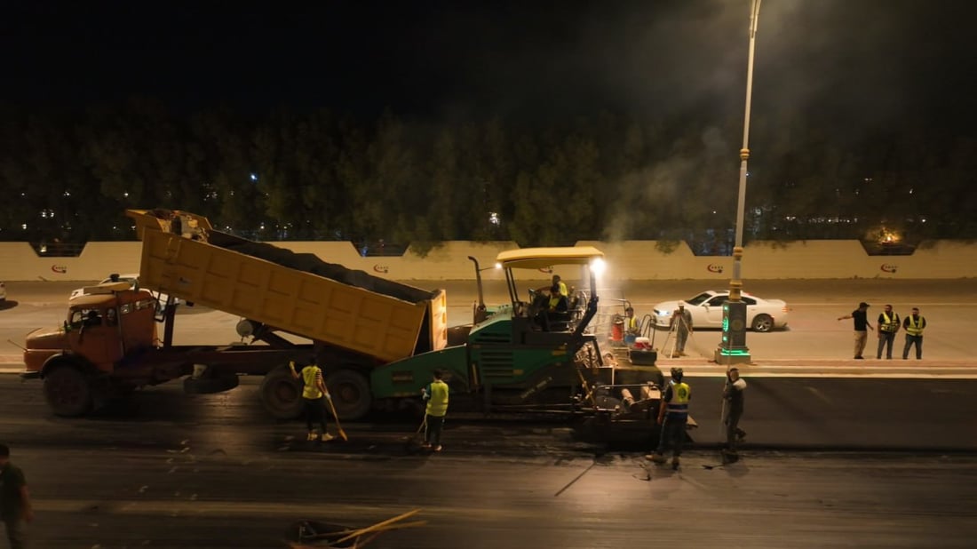 صور من كربلاء.. العمل يتقدم بسرعة في شارع مجمع الدرة