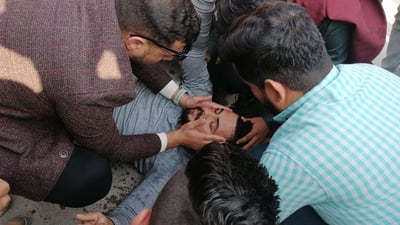 بابل: تدافع واختناق.. المحاضرون ينقلون الاحتجاج الى مقر حزب الدعوة (فيديو)