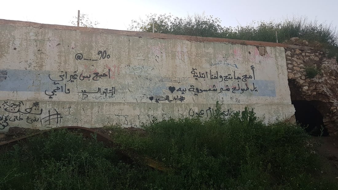 صور: نقوش العشاق ولهجات المحاربين تثير الحيرة على جدران تلعفر.. نمحو أم نستثمر؟