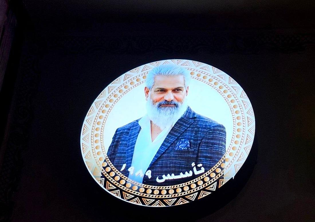 35 عاماً من العصير في طويريج عند “مسلم”.. يعرف تحدي المدينة ولا يخذل زبائنه