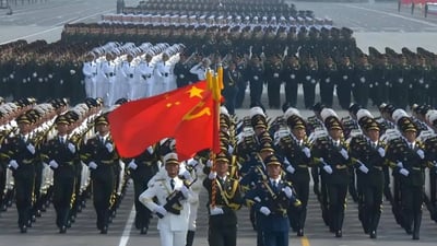 پەکین بە نمایشێکی گەورە و چەکی پێشکەوتوو پەیامێک ئاڕاستەی جیهان دەکات