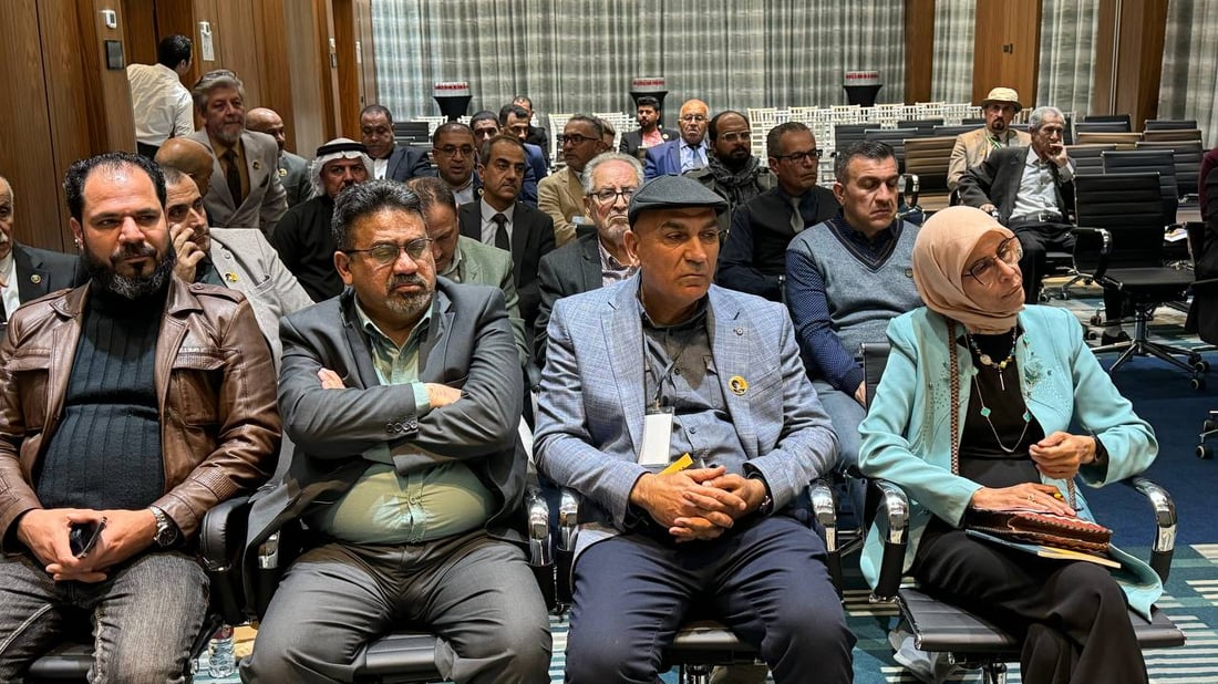 أصدقاء أحمد مطر يدلون بشهادات جديدة في البصرة.. جرّب الشعر الغامض وكان يضحك (صور)