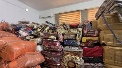 زیاتر لە 40 بارهەڵگر بە خواردن و کەلوپەلەوە دەچنە رۆژئاوای کوردستان