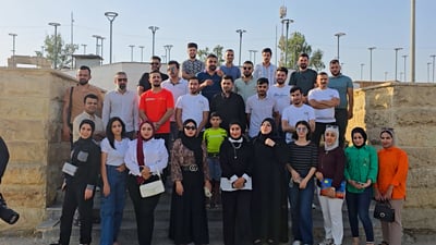 فيديو: أهل الموصل يأخذون زوارهم إلى حوش البيعة ويمرون بهم من جانب السور