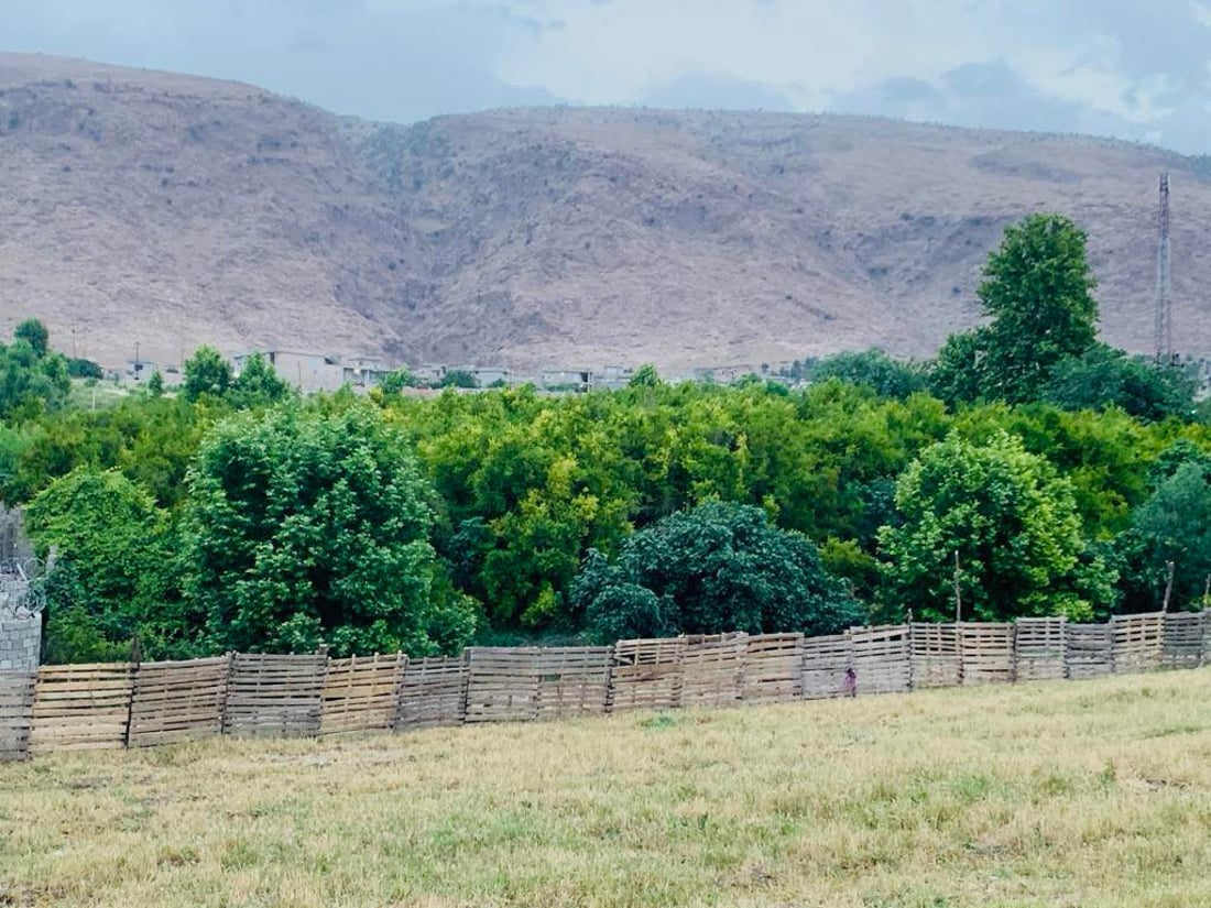 خاوه‌ن باخچه‌كانى باتاس به‌پێی پلانێك سێ سه‌رچاوه‌ ئاوه‌كه‌یان بۆ ئاودان به‌كارده‌هێنن