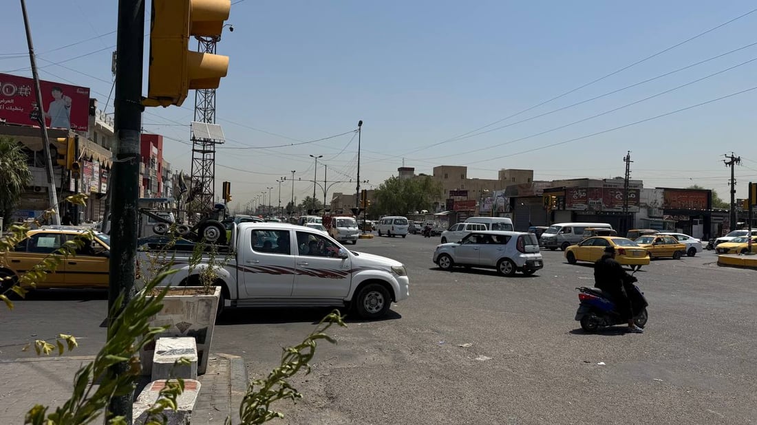 صور من بغداد: السيارات تتحرك بسلاسة نهاراً وتتقاسم الشارع مع المواكب ليلاً