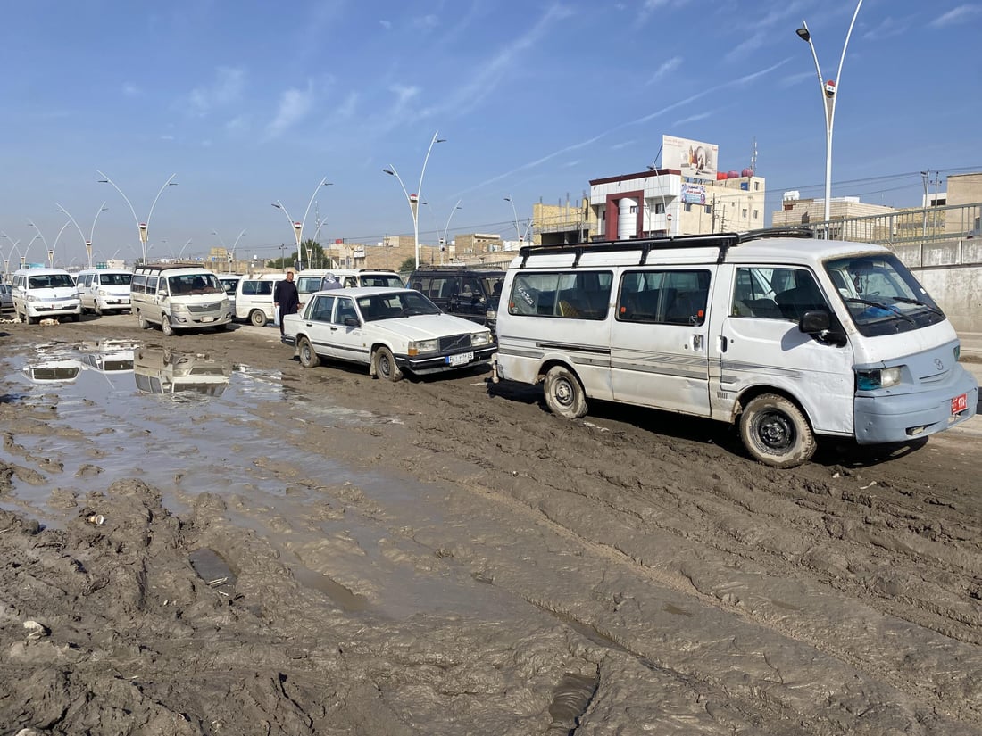 صور: المرور بسلام في كراج الناصرية القديم يتطلب معجزة أو زلاّجتين!