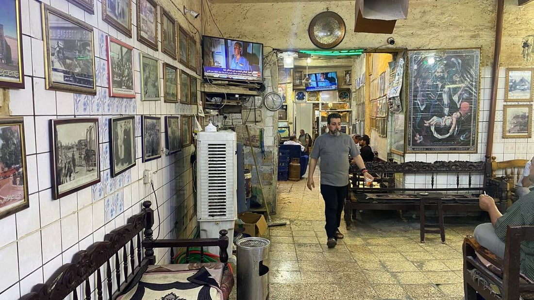 لن نغير “الدزاين”.. جلسة في “التراث” أشهر مقاهي الكاظمية تعيدك إلى عهد المملكة