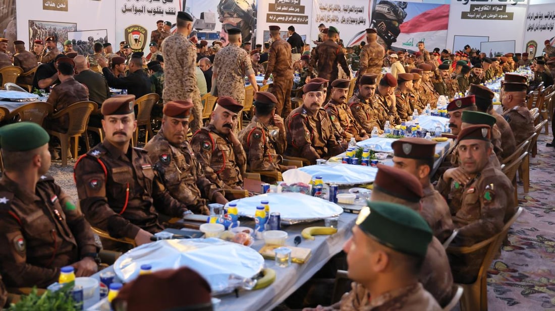 صور: وزير الداخلية على الحدود مع سوريا يشارك المقاتلين مأدبة إفطار