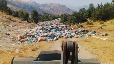 وەرتێ زبڵ و خاشاکە کەڵەکەبووەکەی له‌ كۆڵ خۆی كرده‌وه‌ و دایپۆشت