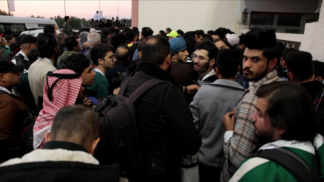 الصحفيون في خليجي 25: مدونو الفيس استحوذوا على باجات الإعلام