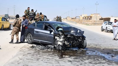 شارع مغلق يربك “سوناتا” و”ألنترا” مسرعتين.. حادث تصادم يصيب 6 أشخاص غربي الموصل