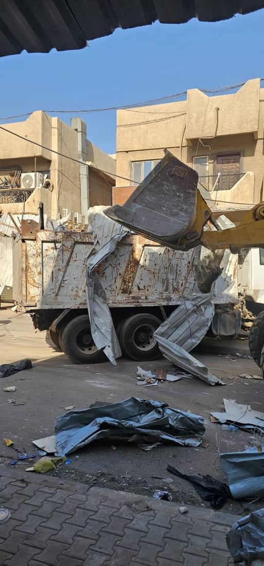 صور: بلدية المنصور تزيل 100 كشك متجاوز في سوق سهام العبيدي لمنع الكوارث وفتح الطرق