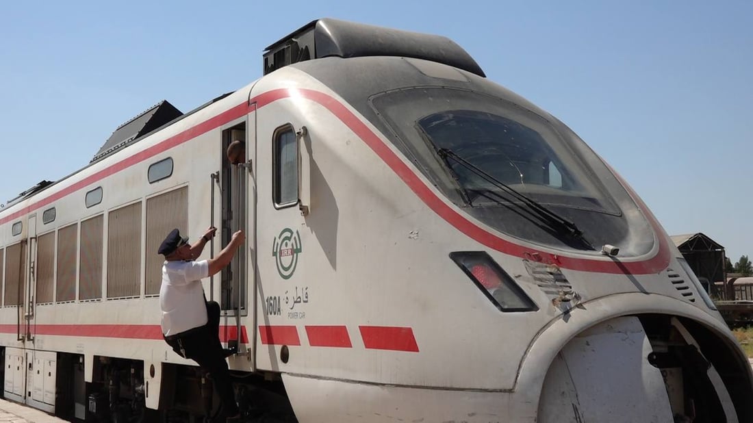 قطار البصرة اكتظ بالمسافرين في عطلة العيد.. أرخص من التاكسي وأكثر أماناً