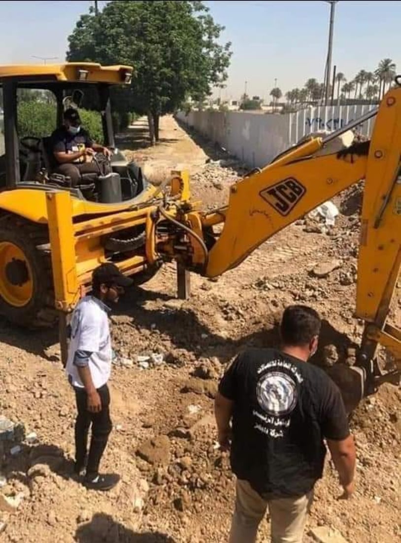 خان بني سعد: سعداء بالكيبل الضوئي.. لكنه أعاد “لعنة الحفر” إلى شوارعنا (صور)